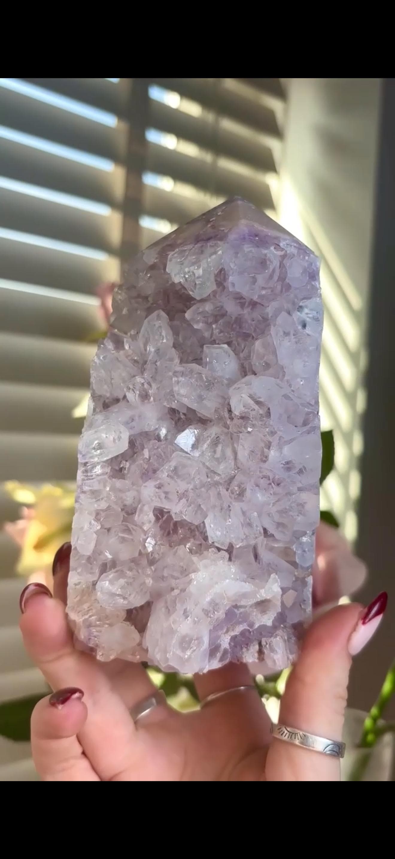 Incredible, High grade, pink amethyst, fat chunky tower with high quality lilac & clear chunky quartz teeth 1.109kg, 15cm by 7.5cm