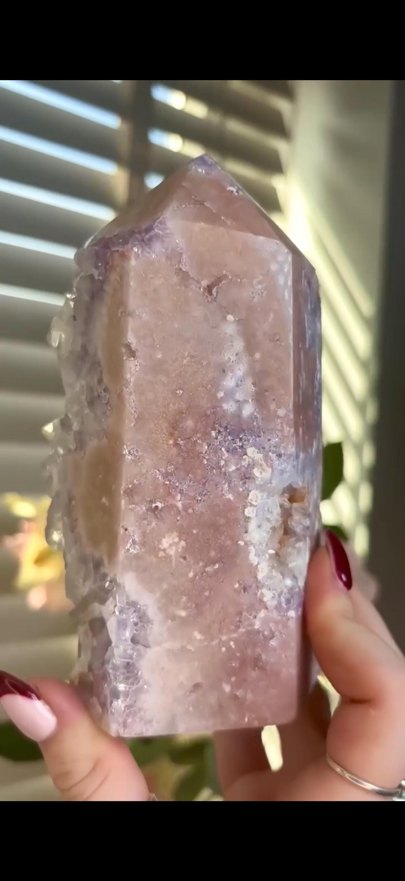 Incredible, High grade, pink amethyst, fat chunky tower with high quality lilac & clear chunky quartz teeth 1.109kg, 15cm by 7.5cm