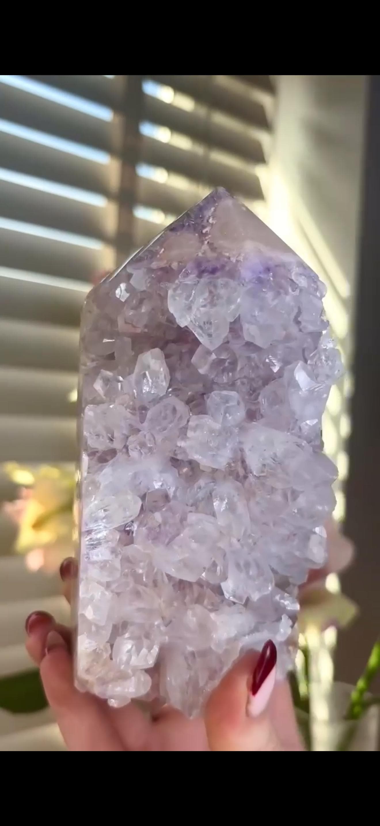 Incredible, High grade, pink amethyst, fat chunky tower with high quality lilac & clear chunky quartz teeth 1.109kg, 15cm by 7.5cm