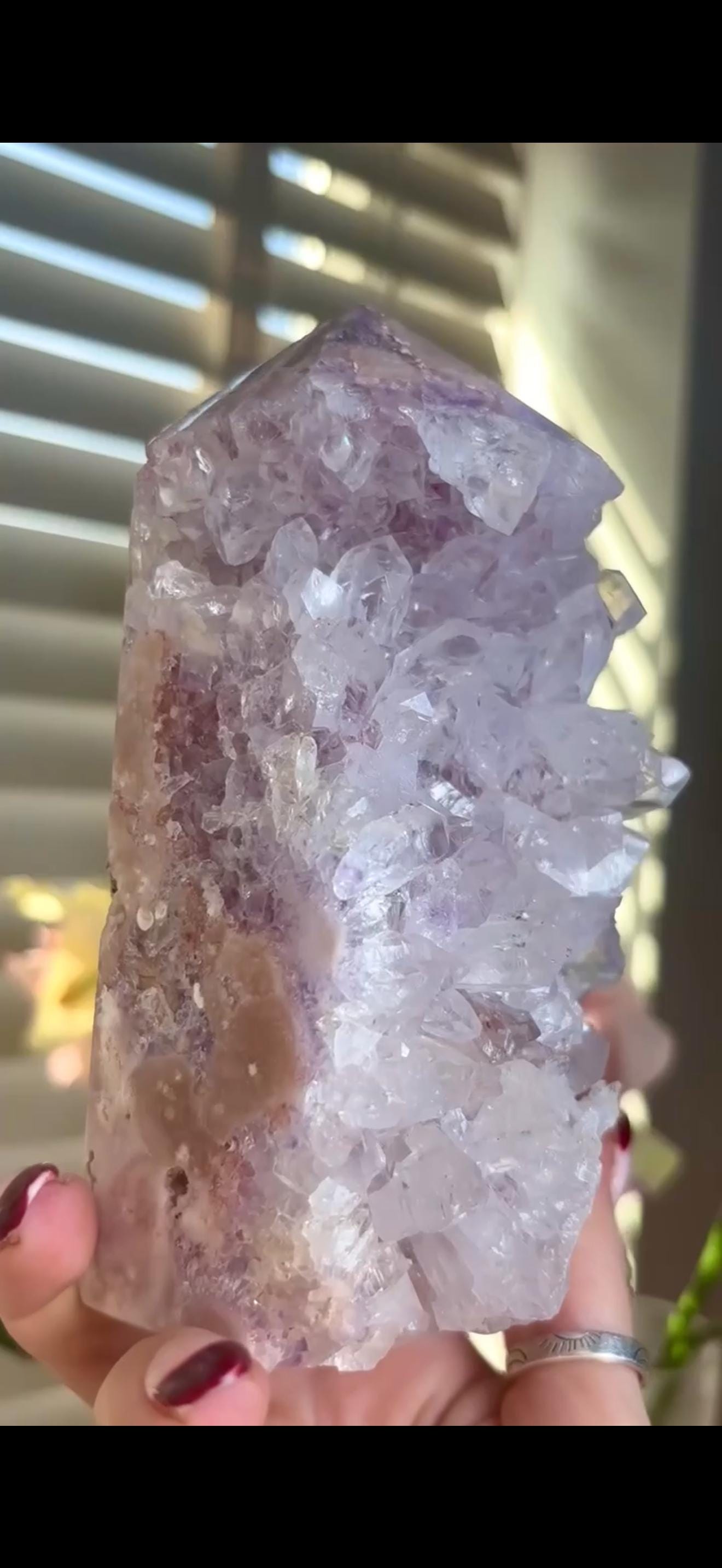 Incredible, High grade, pink amethyst, fat chunky tower with high quality lilac & clear chunky quartz teeth 1.109kg, 15cm by 7.5cm