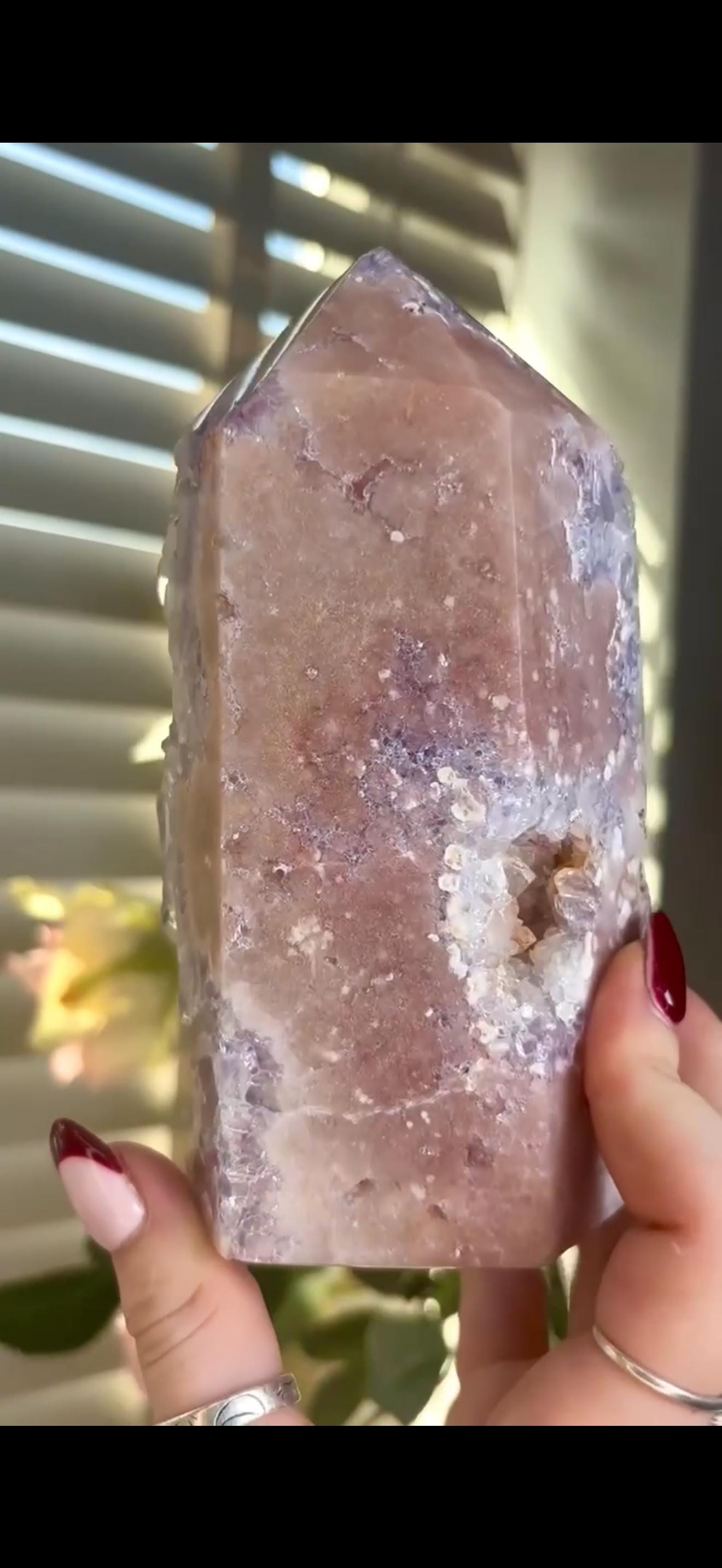 Incredible, High grade, pink amethyst, fat chunky tower with high quality lilac & clear chunky quartz teeth 1.109kg, 15cm by 7.5cm