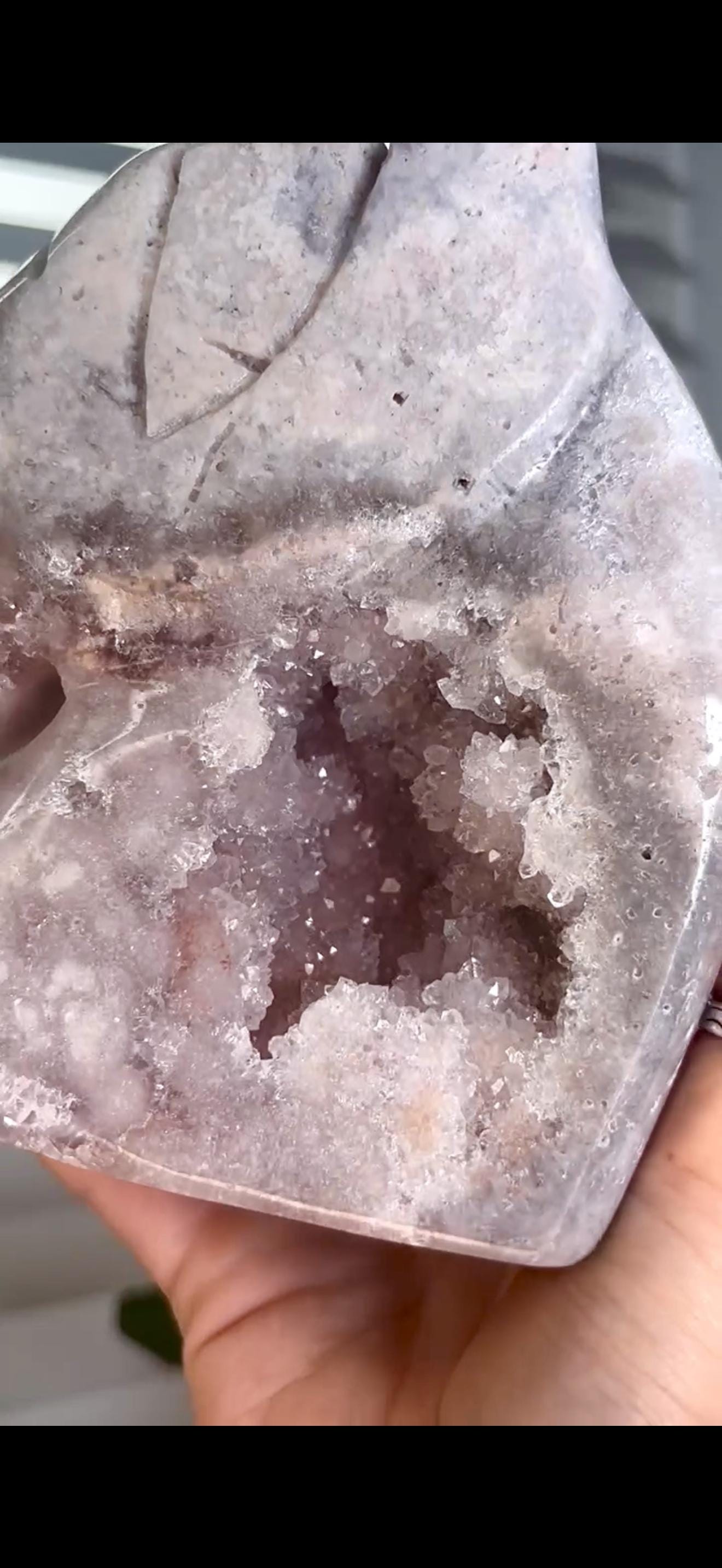 High grade, pink amethyst horse, pony carving with sugar quartz druzy in pastel grey tones 1.200kg