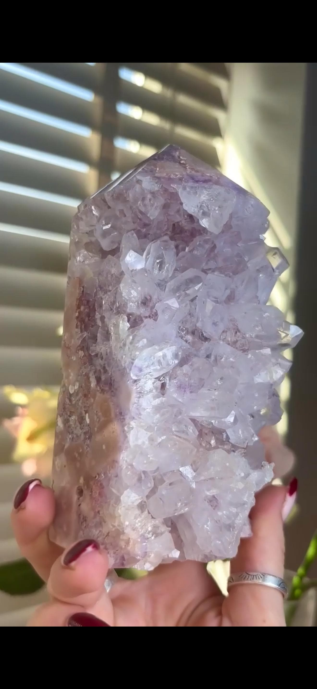 Incredible, High grade, pink amethyst, fat chunky tower with high quality lilac & clear chunky quartz teeth 1.109kg, 15cm by 7.5cm