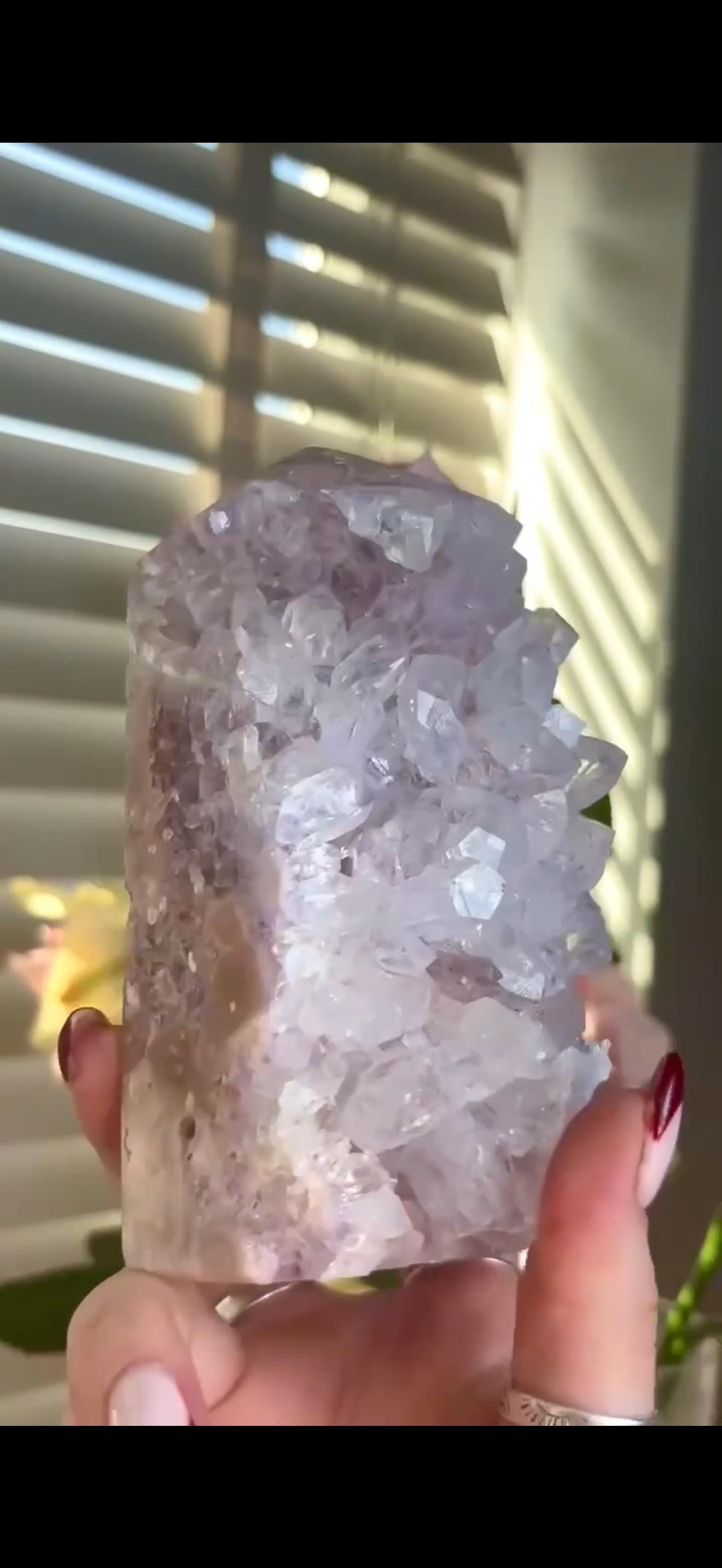 Incredible, High grade, pink amethyst, fat chunky tower with high quality lilac & clear chunky quartz teeth 1.109kg, 15cm by 7.5cm