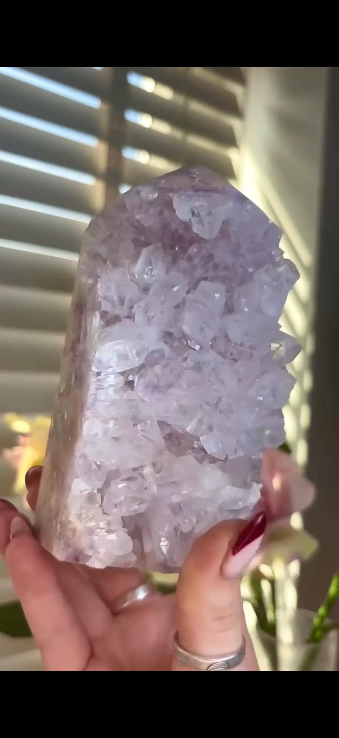 Incredible, High grade, pink amethyst, fat chunky tower with high quality lilac & clear chunky quartz teeth 1.109kg, 15cm by 7.5cm