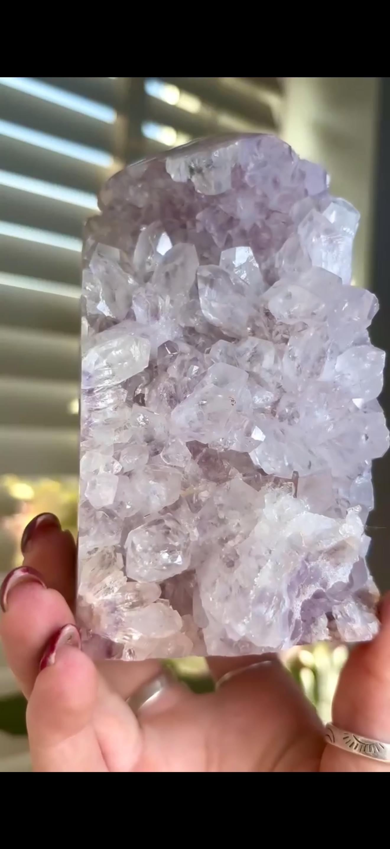 Incredible, High grade, pink amethyst, fat chunky tower with high quality lilac & clear chunky quartz teeth 1.109kg, 15cm by 7.5cm