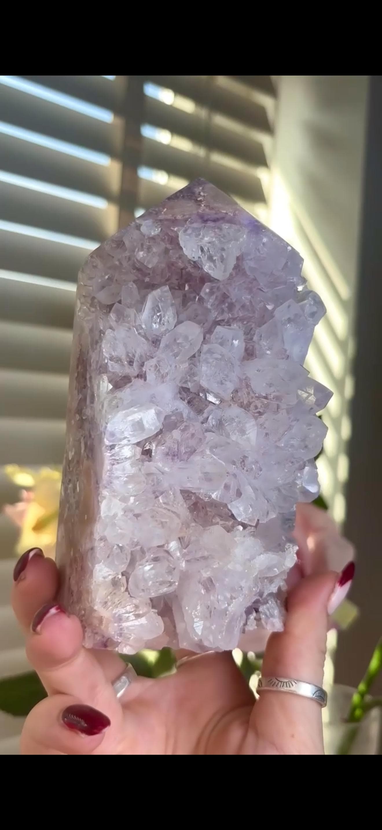 Incredible, High grade, pink amethyst, fat chunky tower with high quality lilac & clear chunky quartz teeth 1.109kg, 15cm by 7.5cm