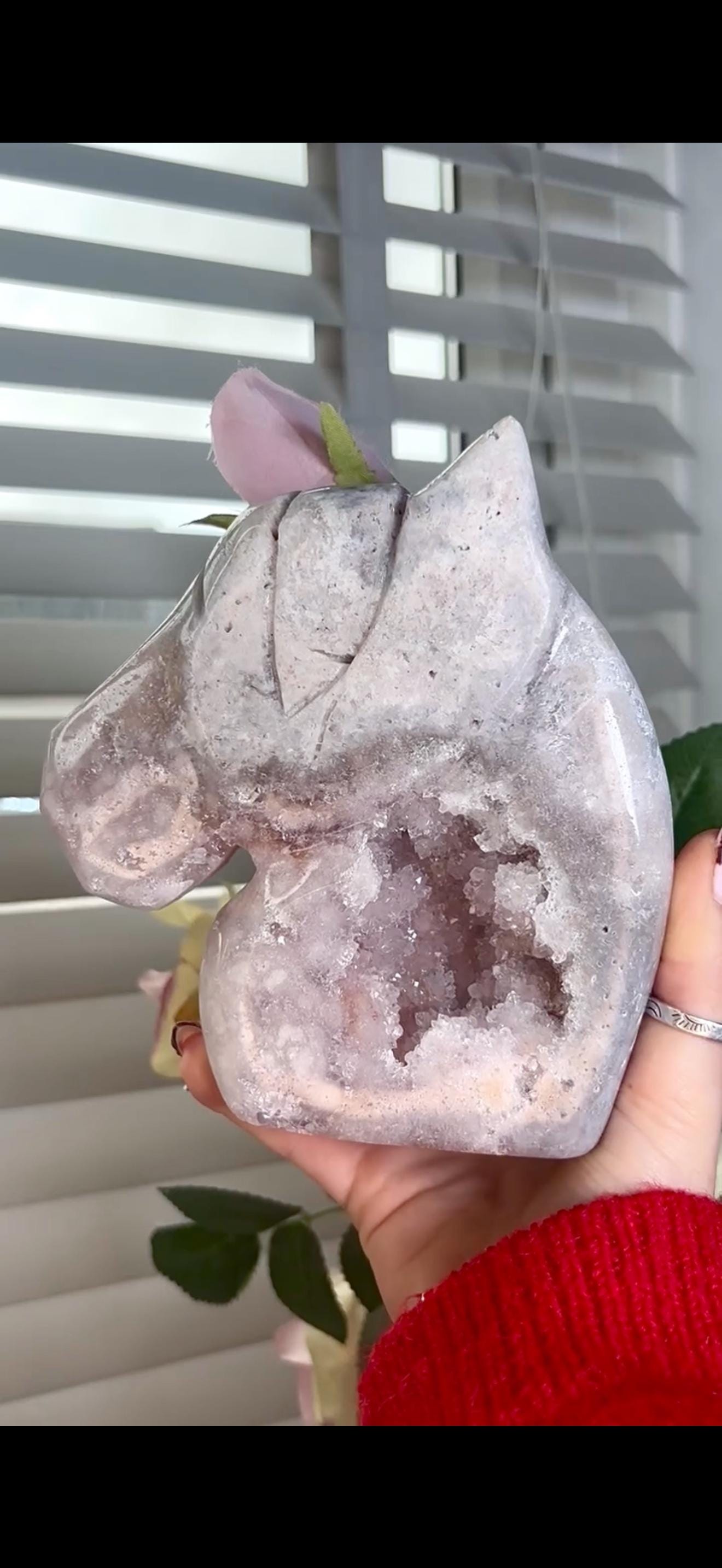 High grade, pink amethyst horse, pony carving with sugar quartz druzy in pastel grey tones 1.200kg