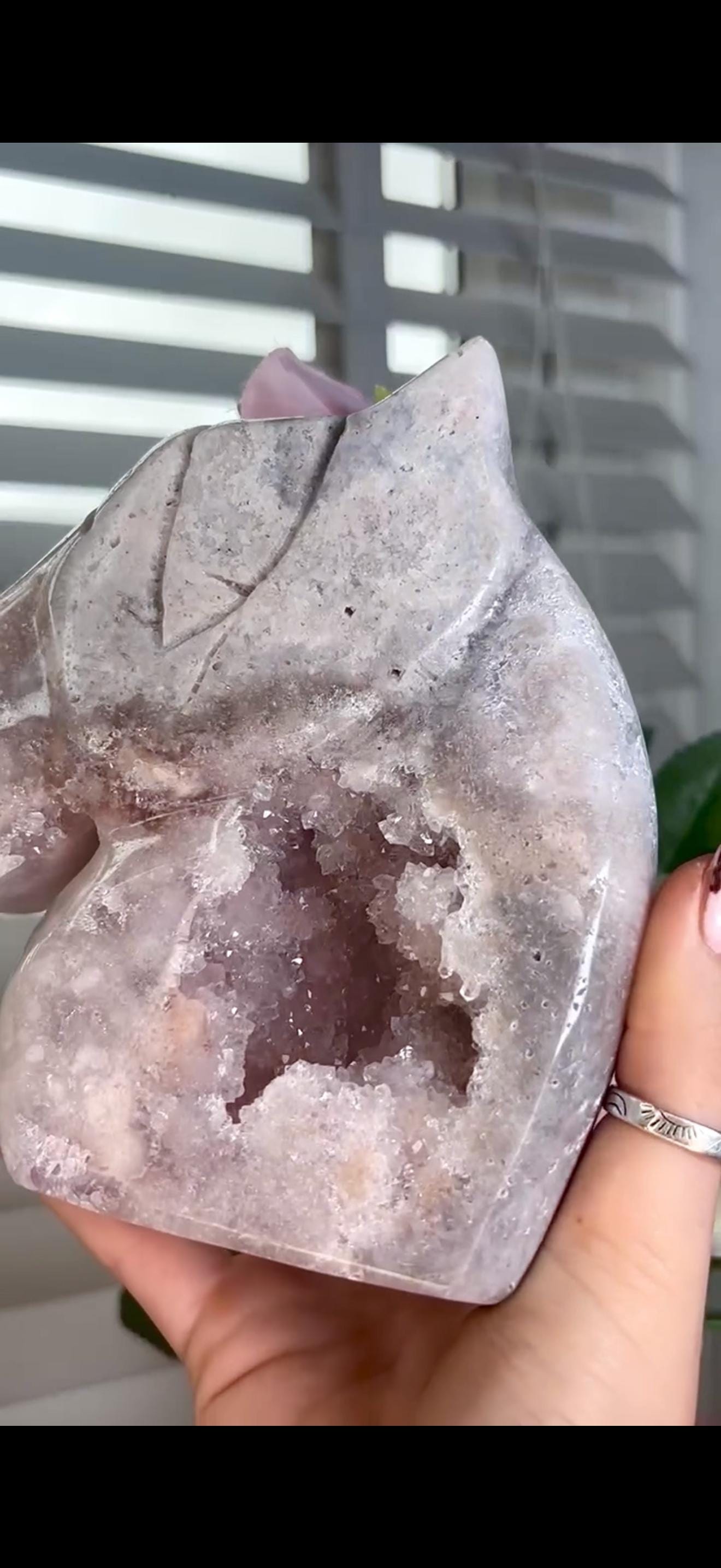 High grade, pink amethyst horse, pony carving with sugar quartz druzy in pastel grey tones 1.200kg