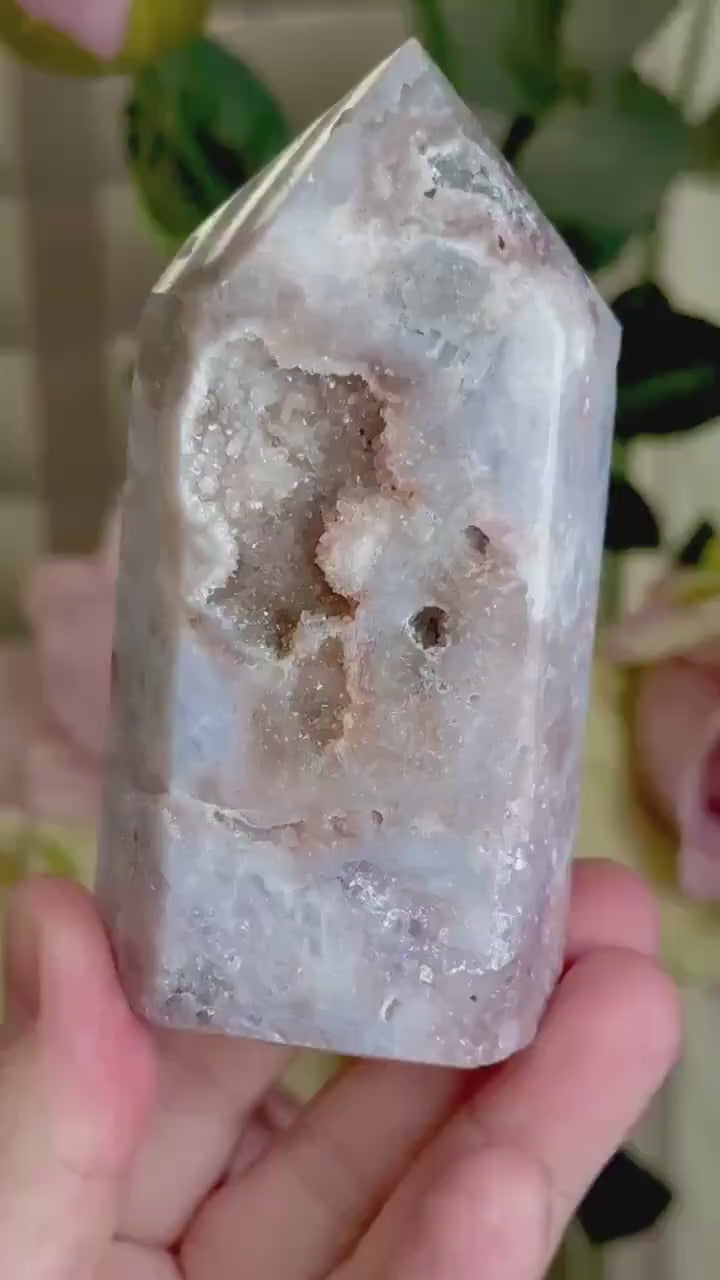 pink amethyst tower, with agate & some purple quartz in grey tones 231g 10cm by 4cm